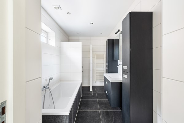 Foto - Te koop:  Royale twee-onder-een-kapwoning met comfort en ruimte!